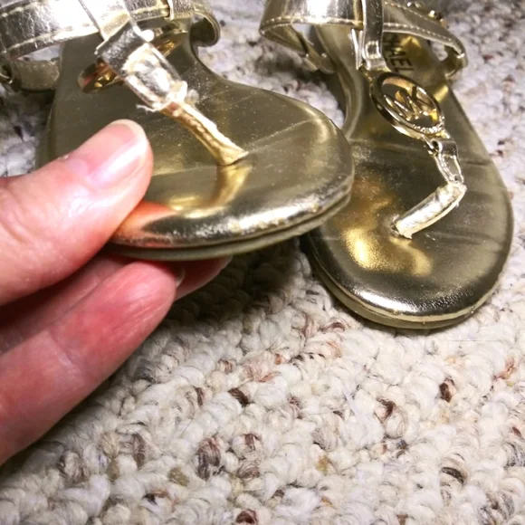 Michael Kors Toddler Girl's Gold Metallic MK Charm Thong Back Strap Sandals - Picture 4 of 9